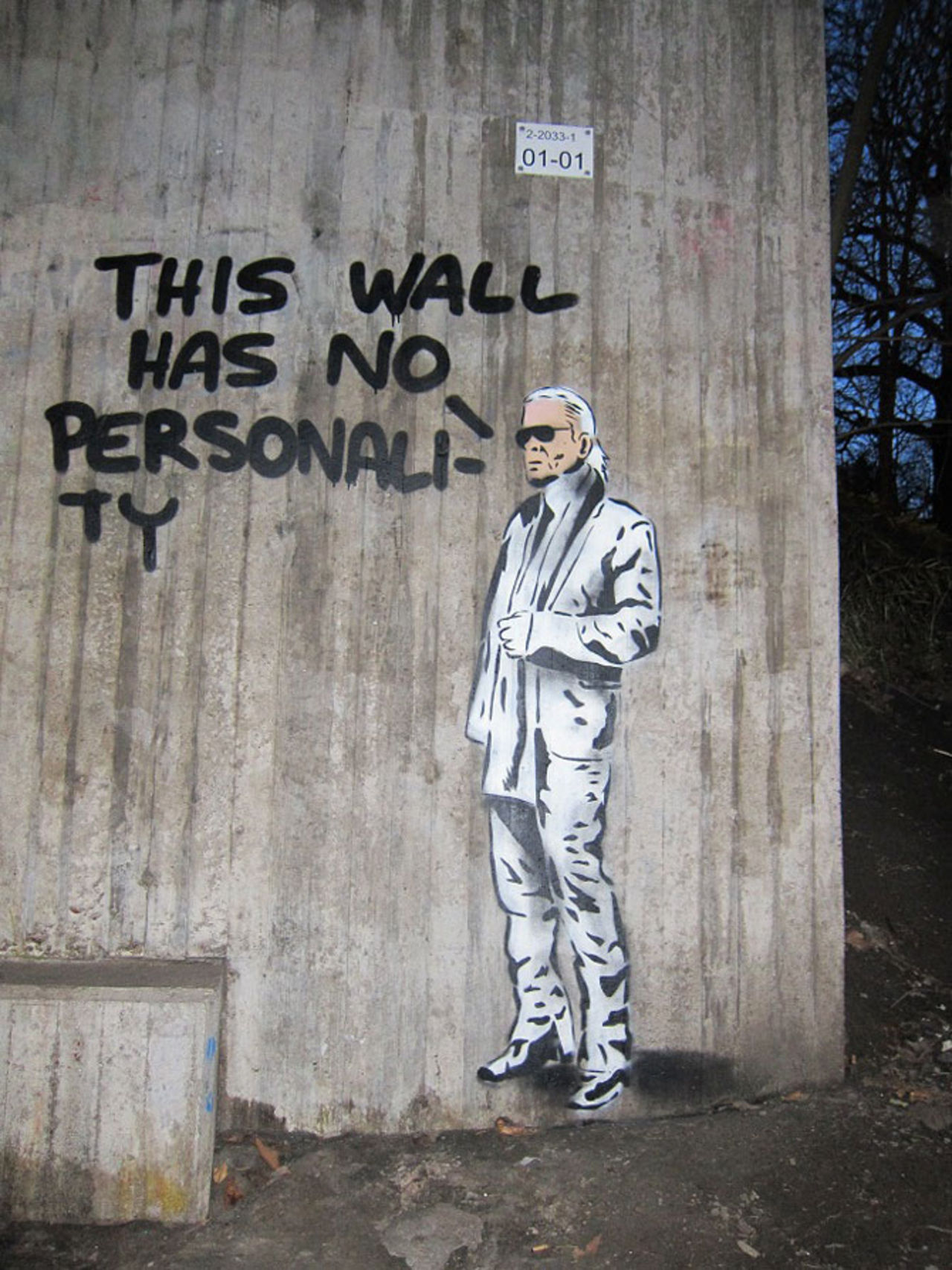 This wall has no personality