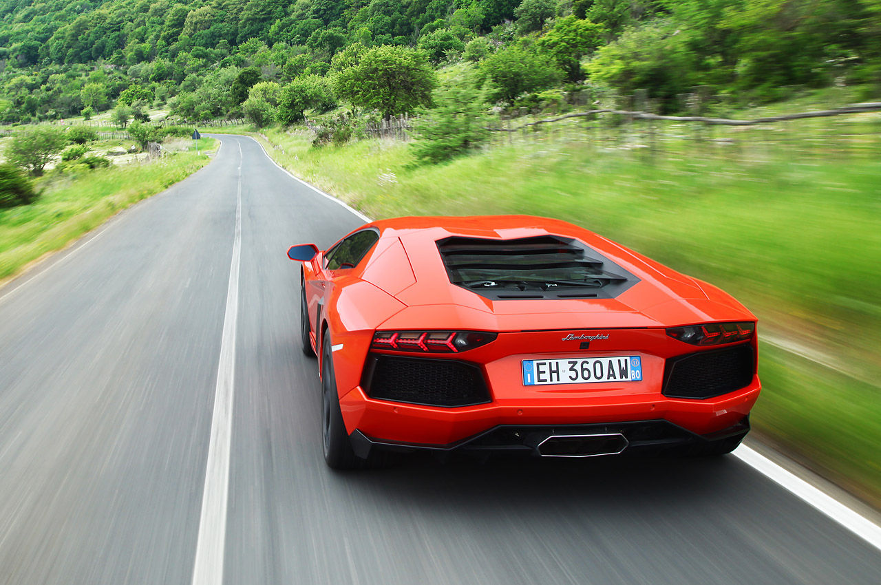 Lamborghini Aventador Roadster kommer i mars