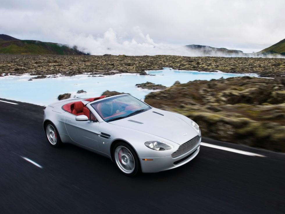 Aston Martin bekräftar att Vantage Roadster kommer med V12:a