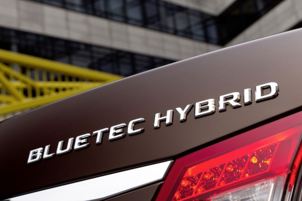 Mercedes presenterar E-klass i hybridversioner