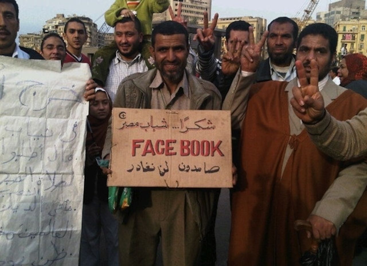 30 av de knäppaste Facebook-historierna 2011