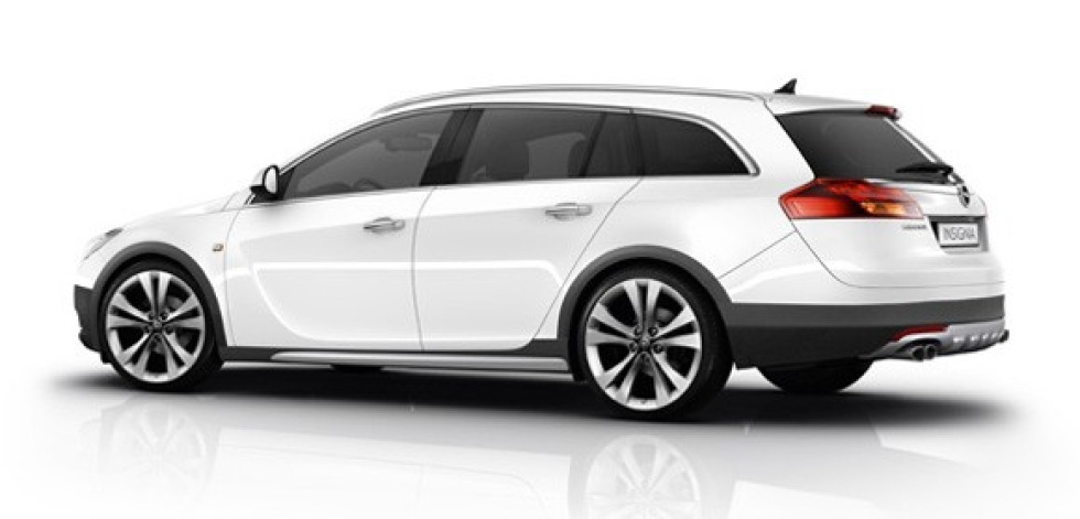 Första bilderna på Opel Insignia CrossFour