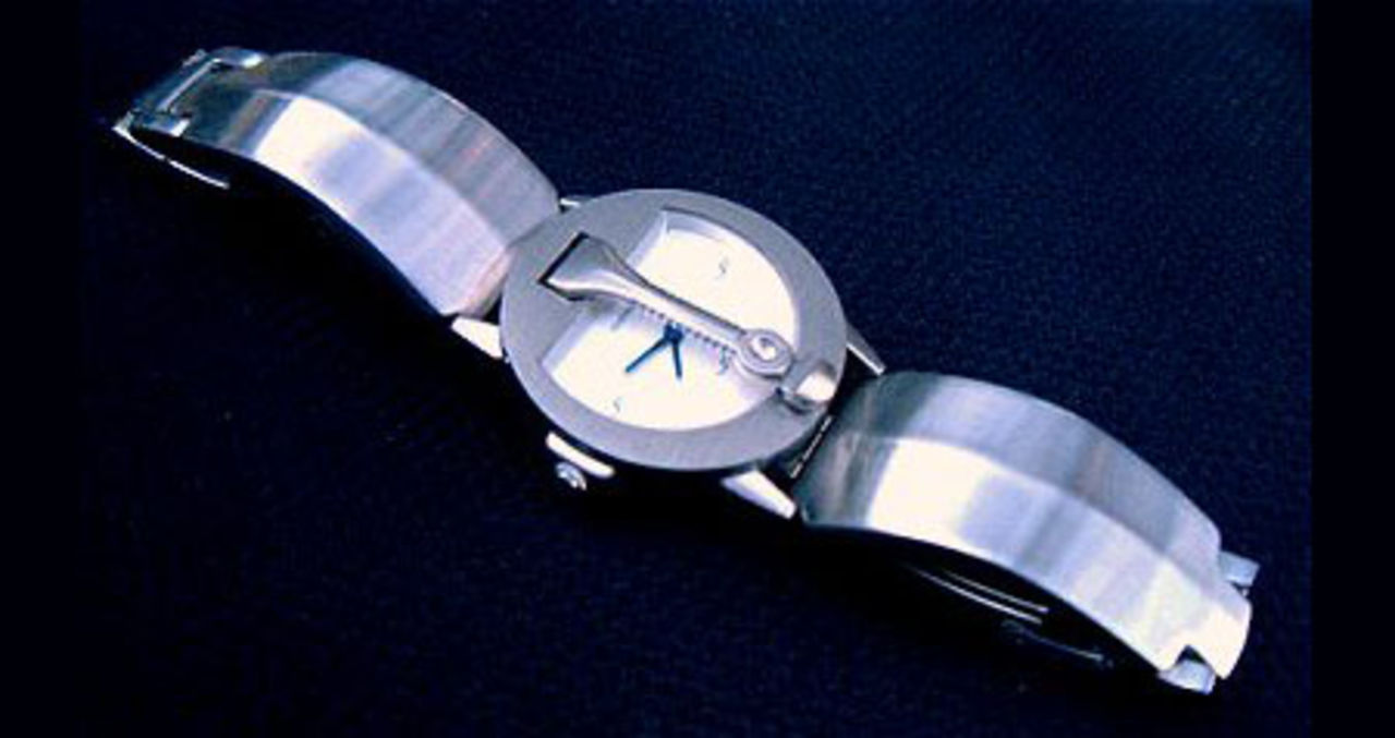 En klocka med en katapult