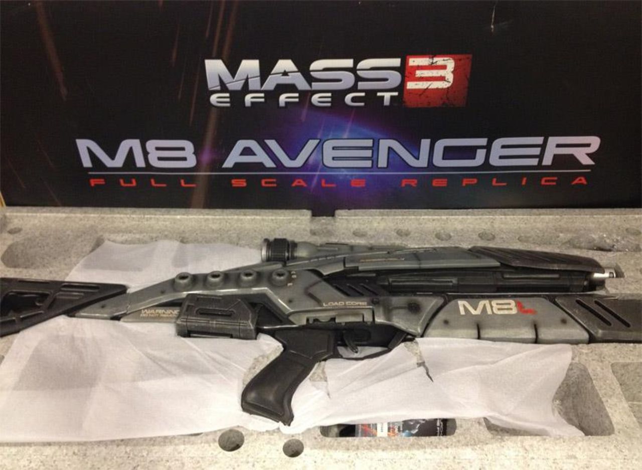 Förhandsboka ME3 och tävla om en m-8 Avanger Assault Rifle