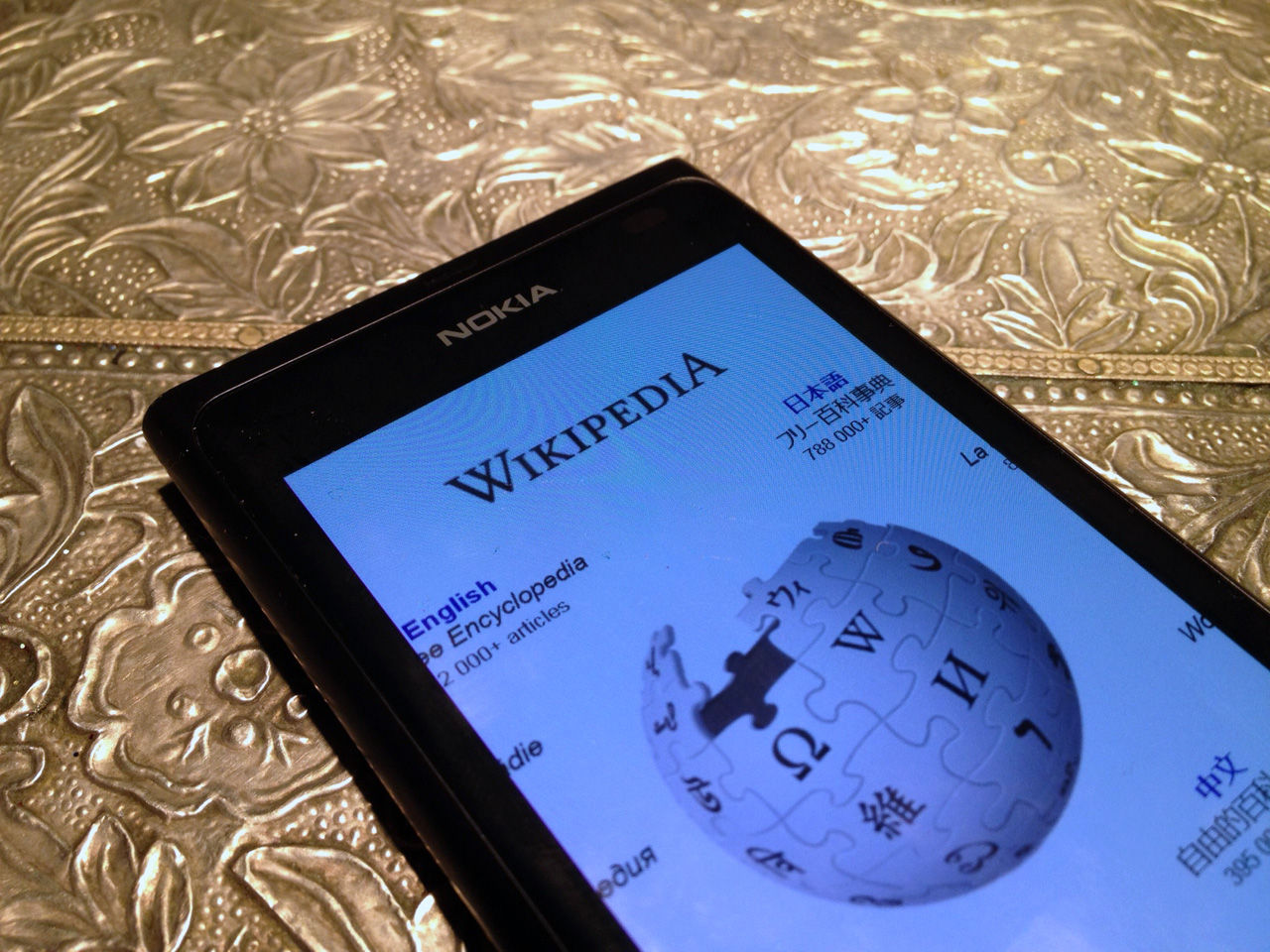 Orange bjuder på Wikipedia