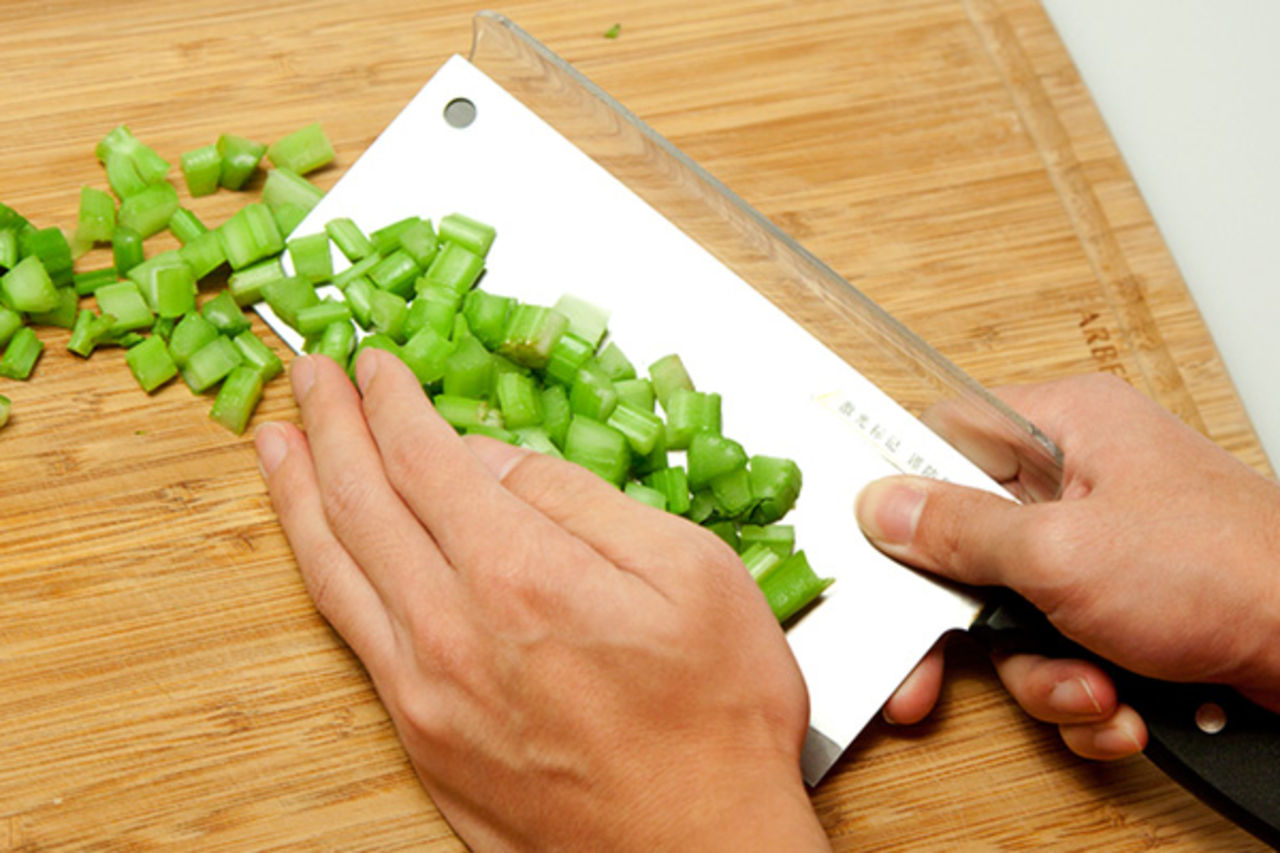 Tillbehör till kniven gör det enklare att flytta krubbet