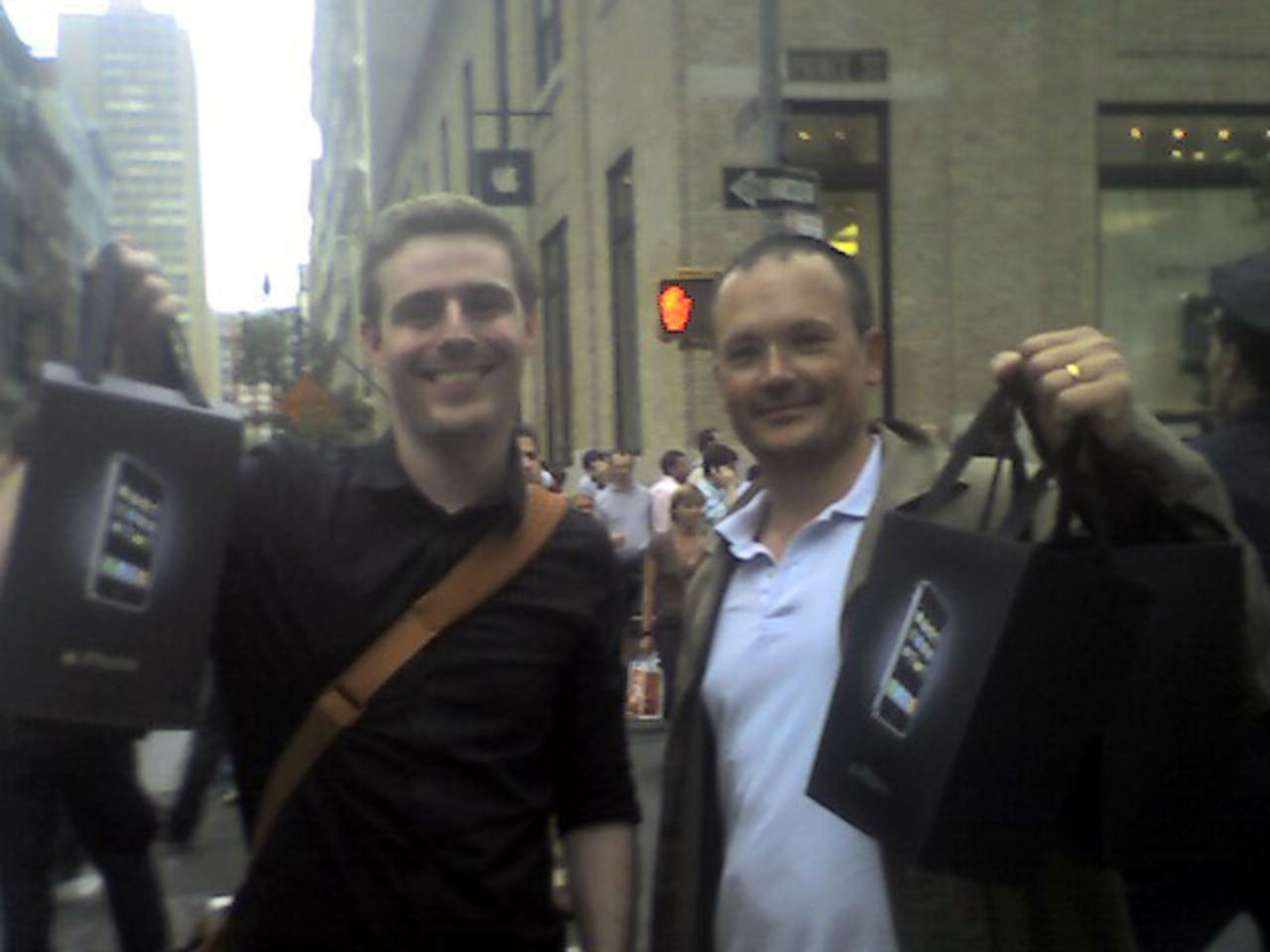 Live från New York: Vi har våra iPhones!