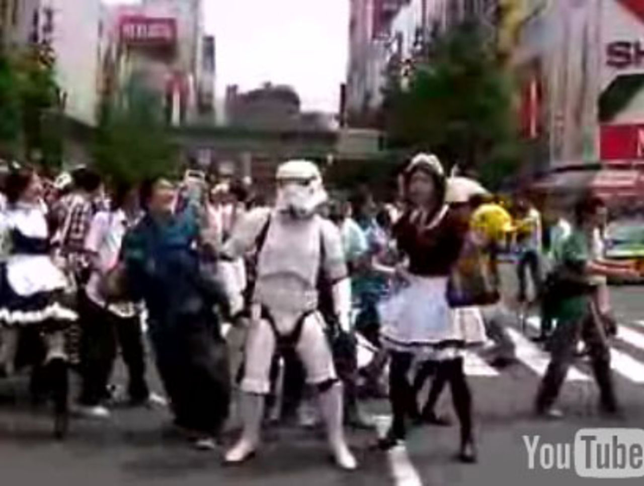 En dansande stormtrooper