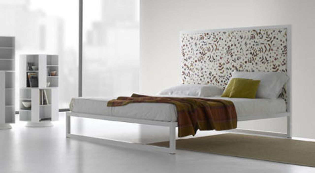 Modern, minimalistisk form på MDF Italia Aluminium Bed 07