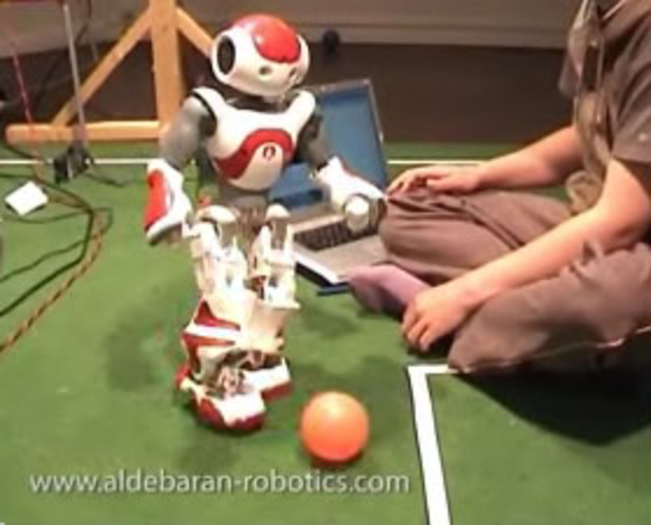 Roboten Nao visar upp sig på RoboCup