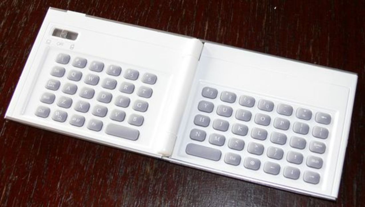 Ett ihopfällbart Bluetooth-tangentbord