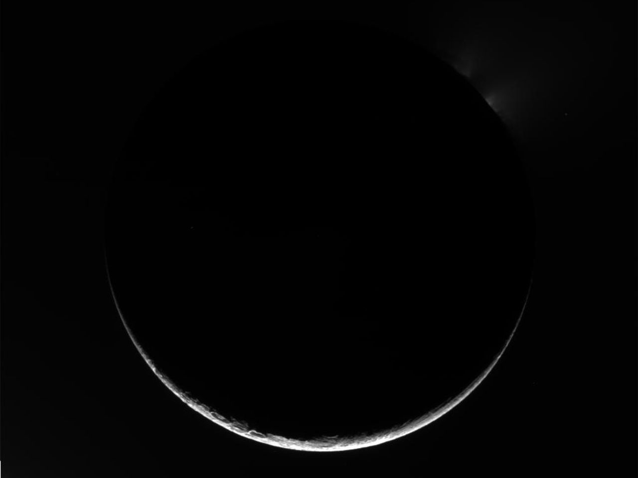 Cassini levererar bilder från Saturnus månar