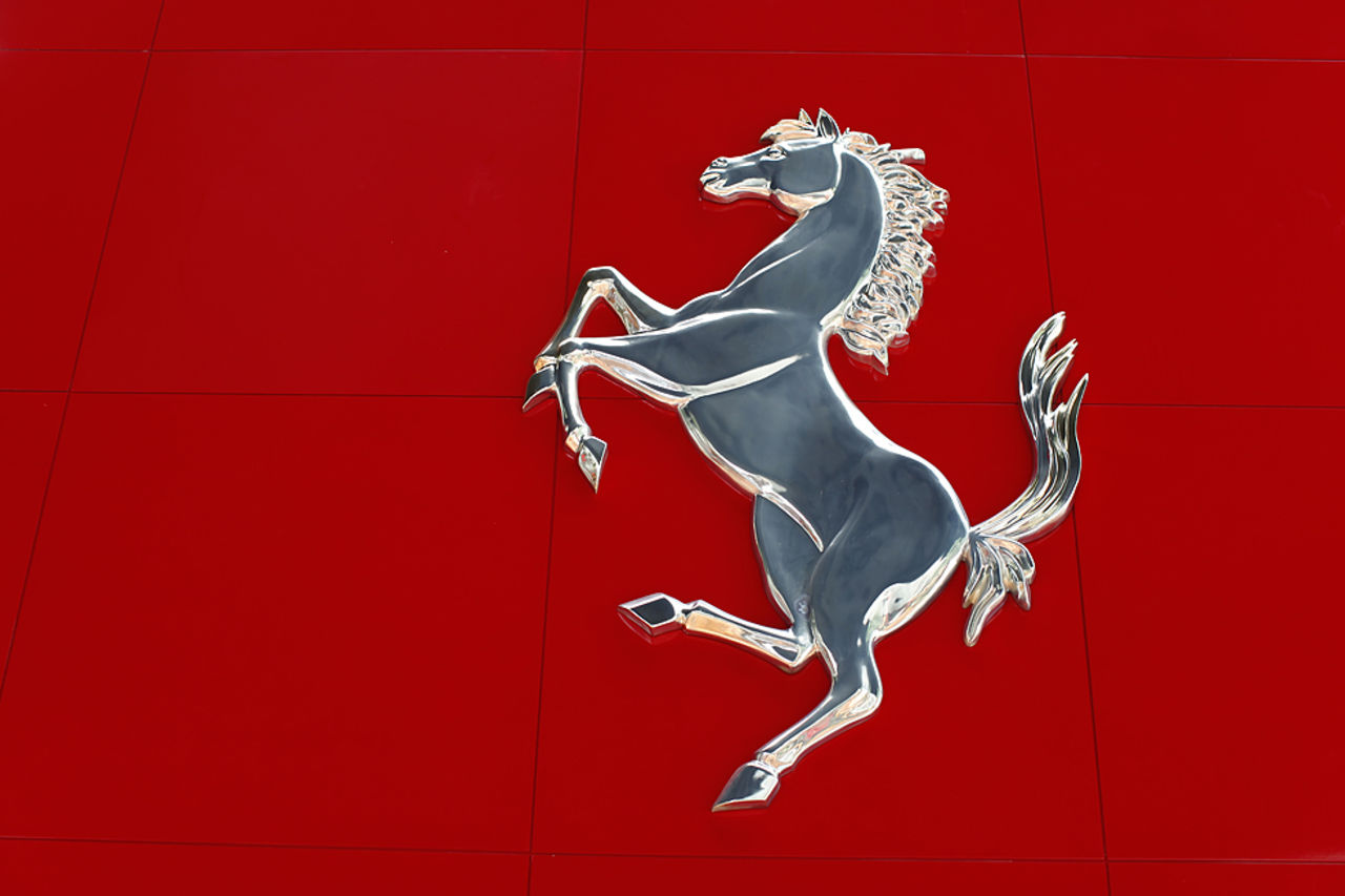 Bilar från utställningshallen på Ferrari World