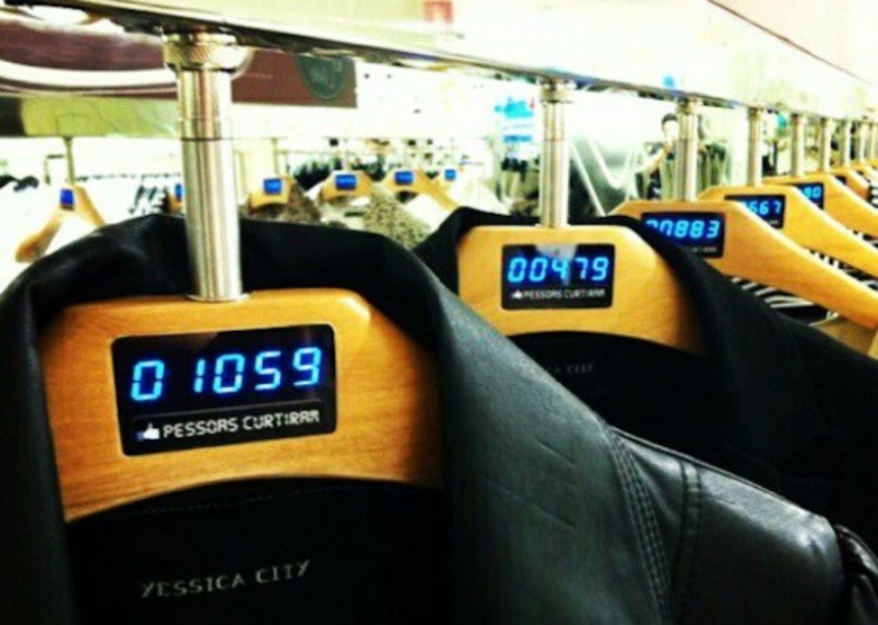 Facebook-likes på klädgalgar