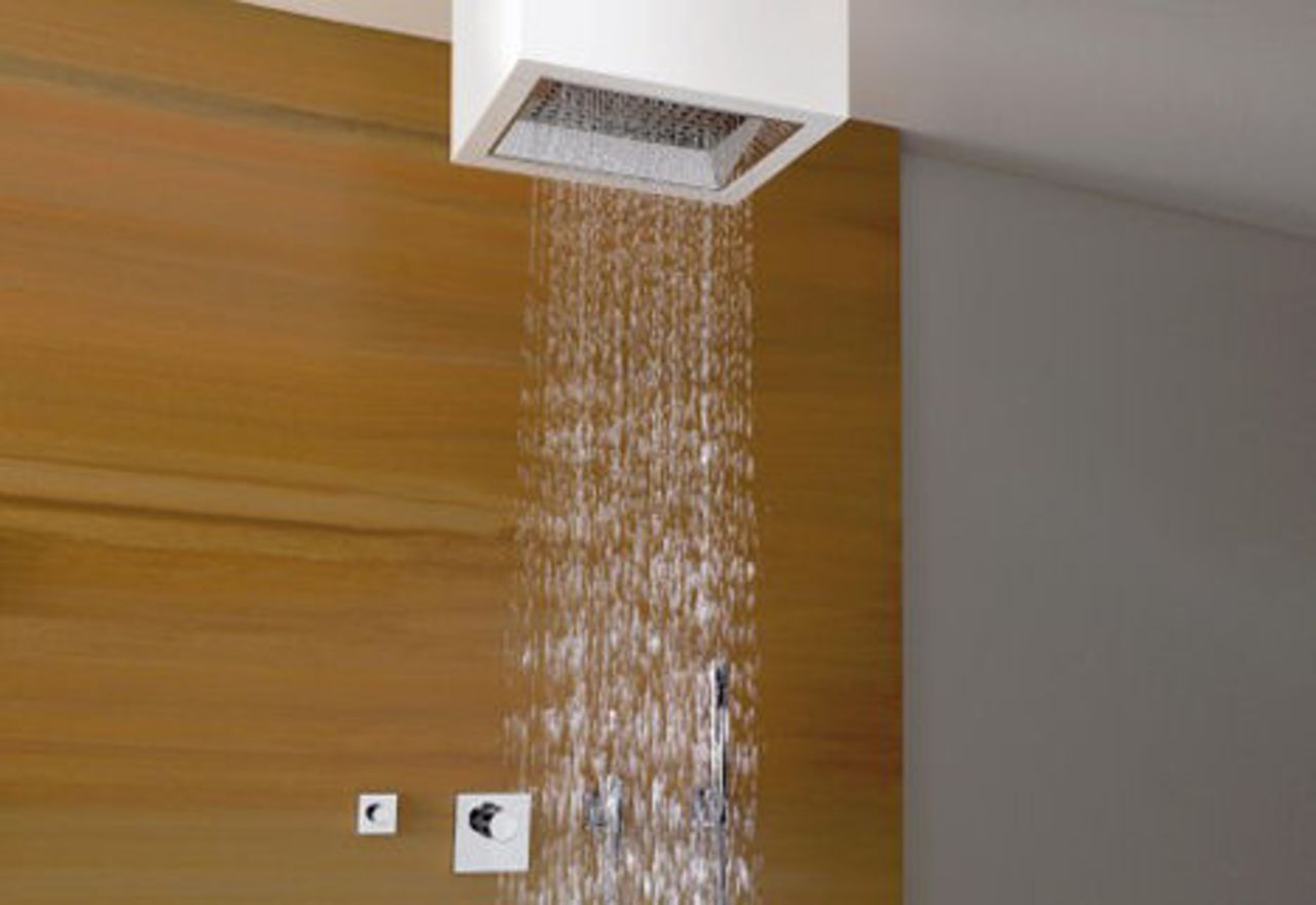 Njut av en regndusch