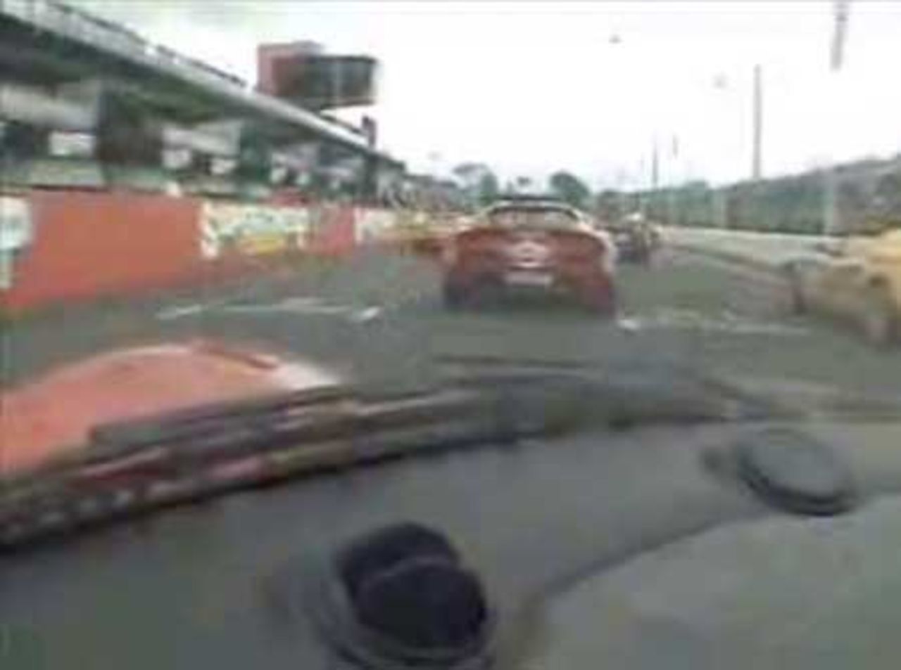 VIDEO: Från fjortonde till första på ett varv