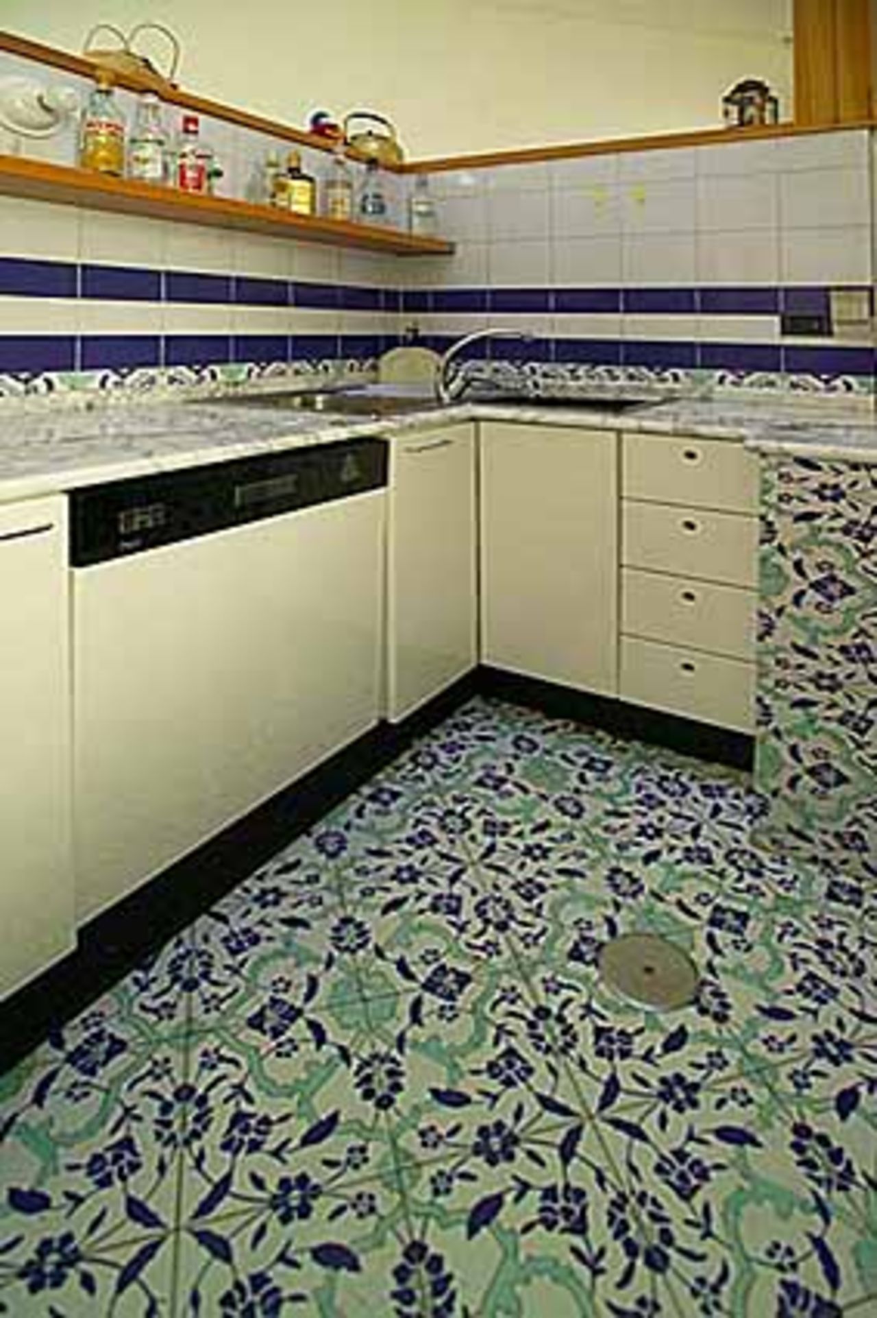 Handmålat kakel från Italien