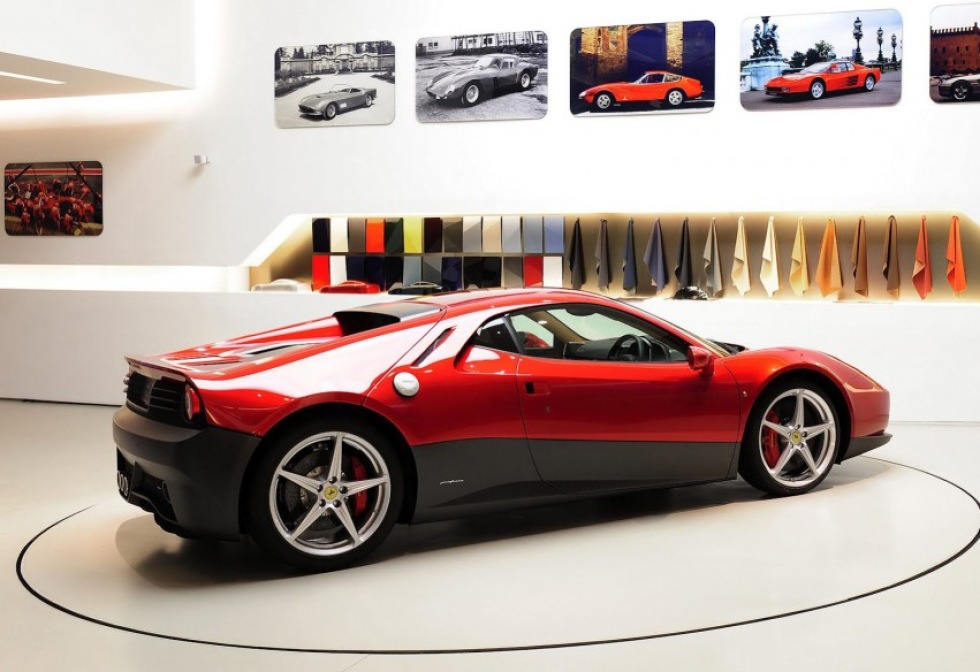 Eric Claptons specialbyggda Ferrari officiell