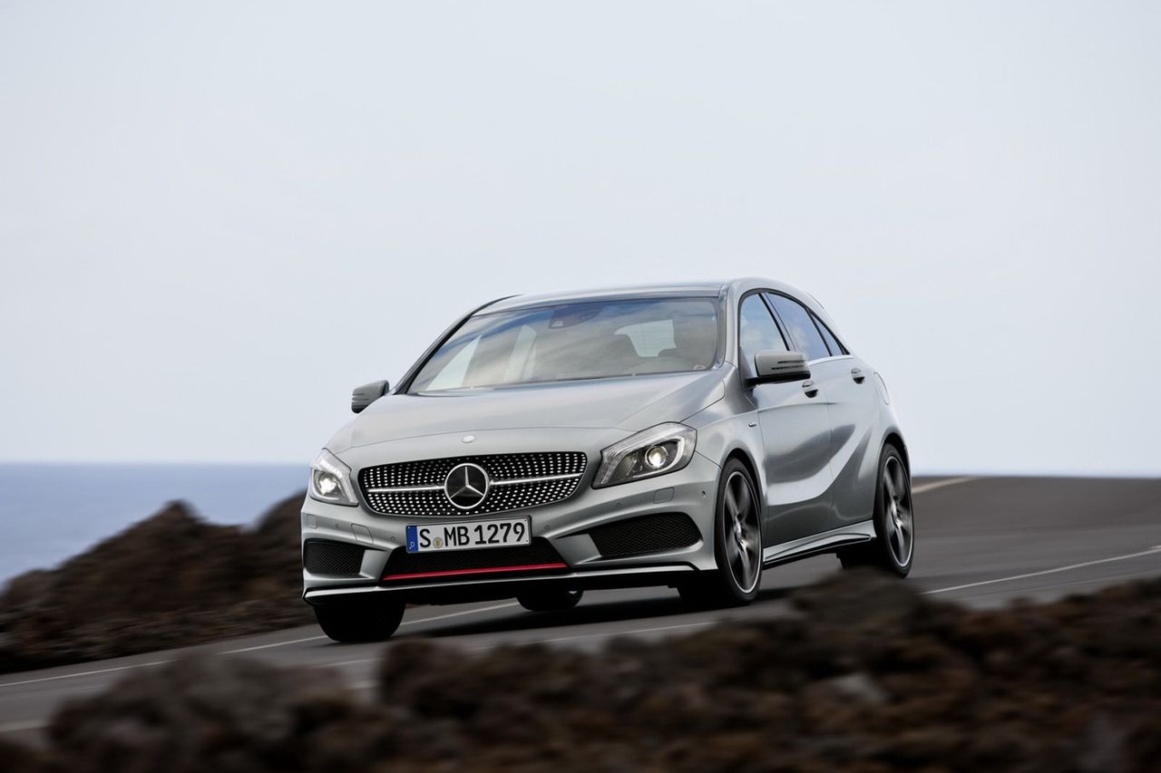 Mercedes delar med sig av specarna på A45 AMG