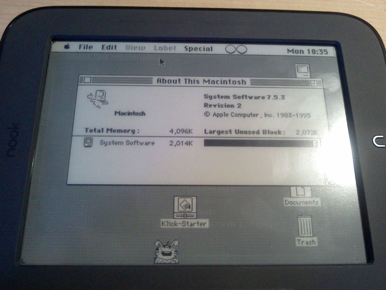 Mac OS 7.5.3 på en Nook Touch