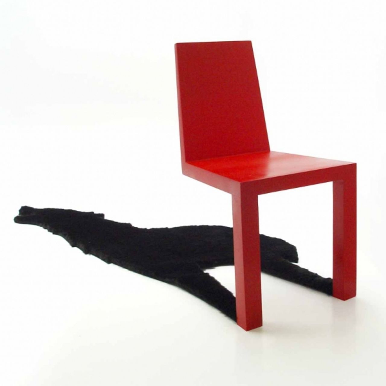 En stol med tillhörande varg