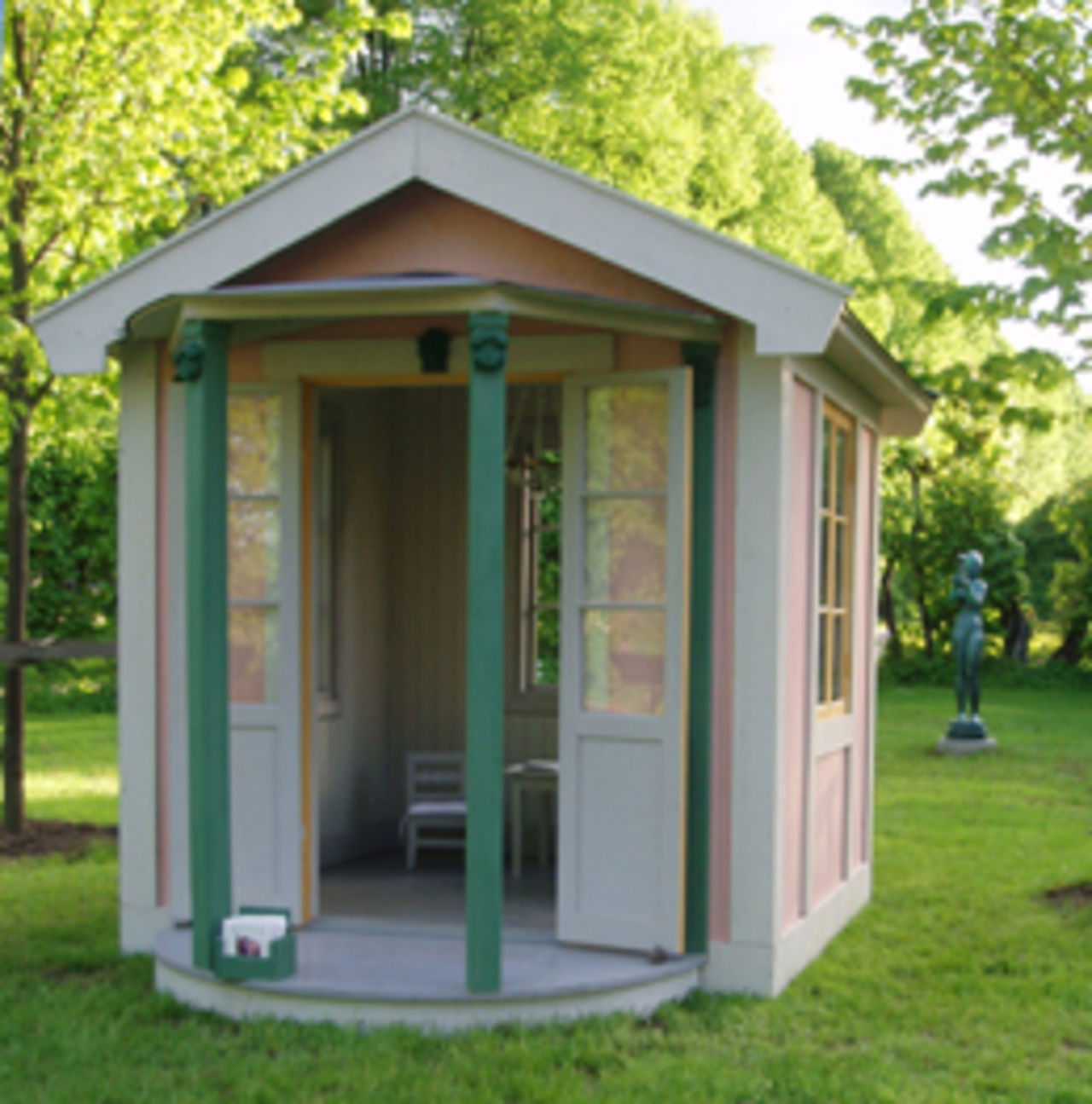 Paviljong i empirestil för avkoppling