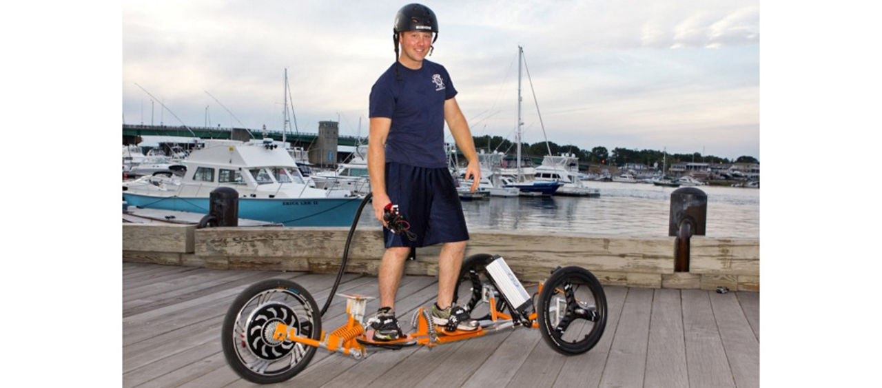 Elektrisk trike där man står upp och kör