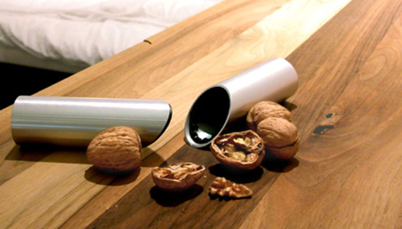 Knäck nötterna minimalistiskt