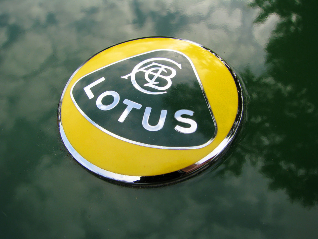 Lotus öppnar showroom i Mölndal