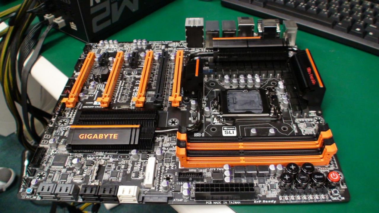 Core i7-3770K slår nytt rekord på 7102 MHz