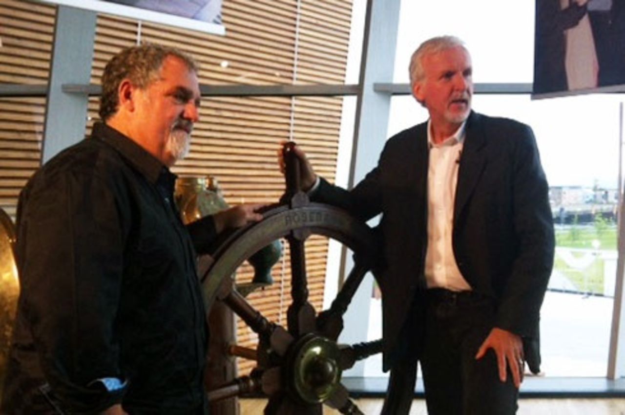 Cameron skänker bort 