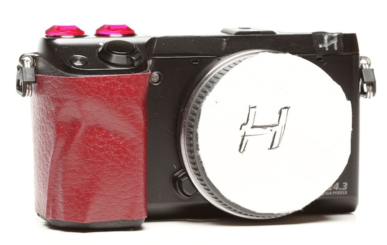 Hasselblad går in i försvarsställning