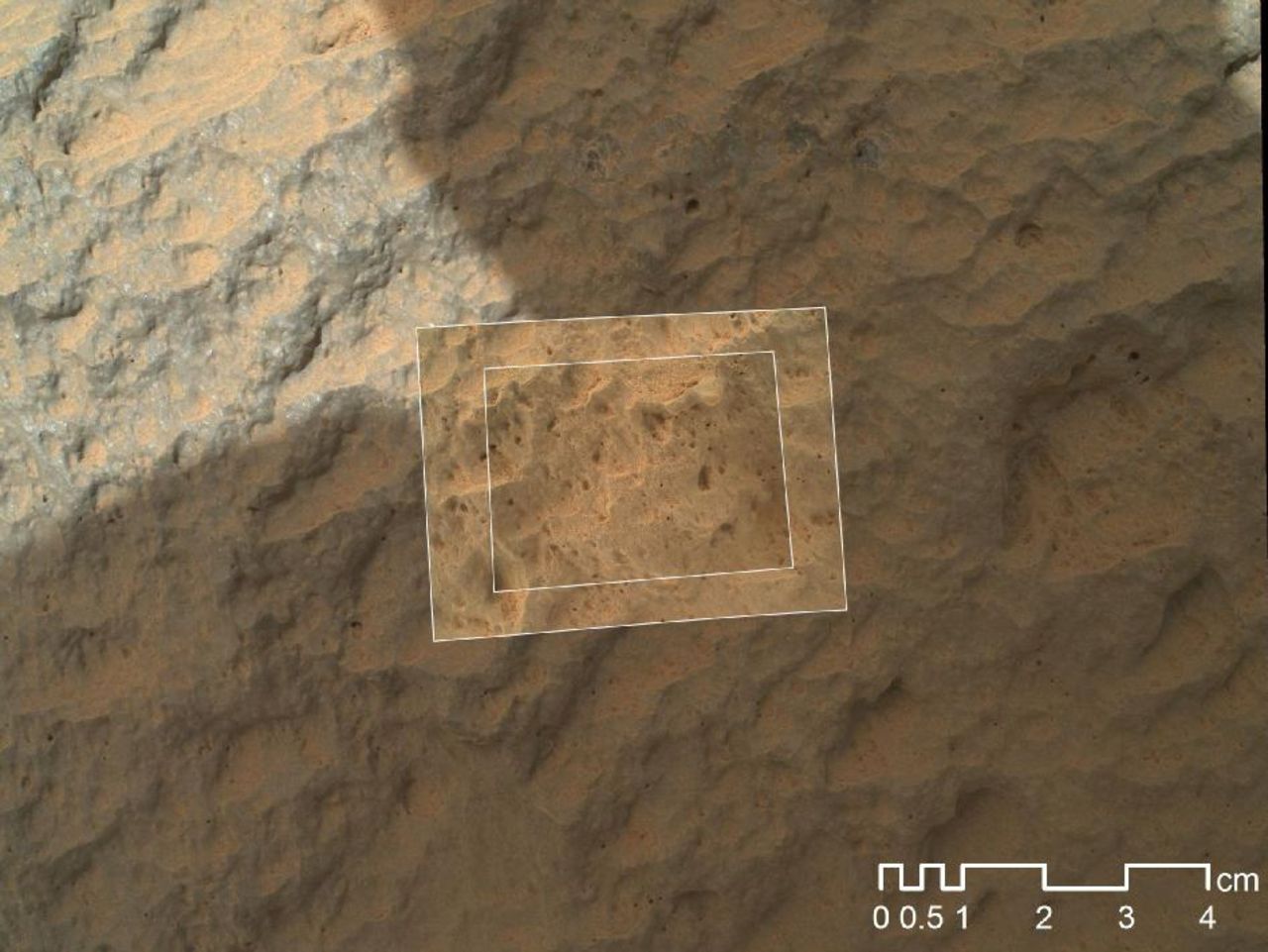 Detaljbild på den pyramidformade Mars-stenen