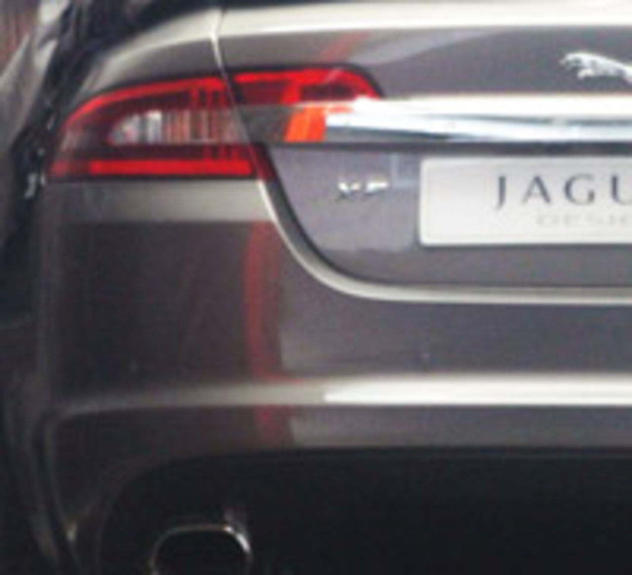 Nya Jaguar XF visar baken