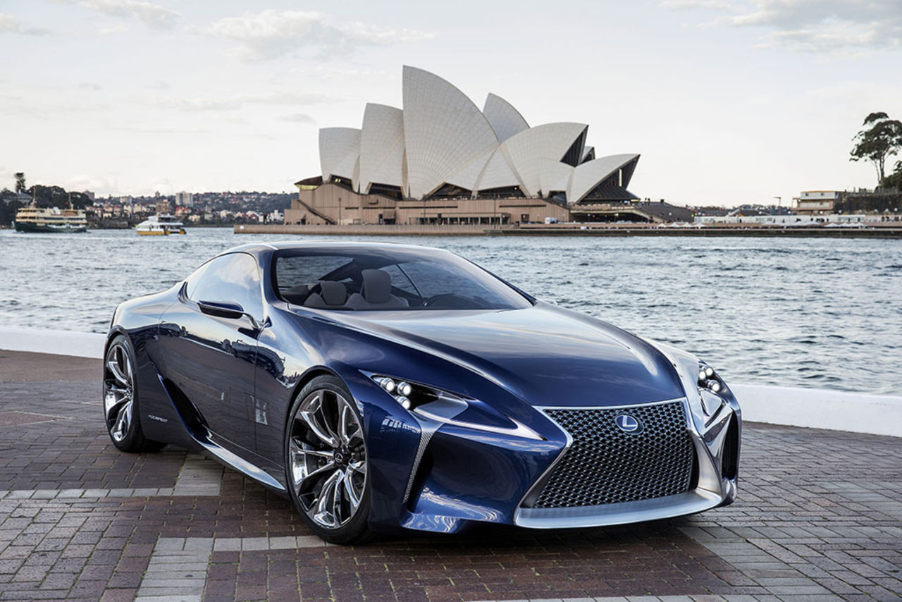 Lexus LF-LC har lackats i blått