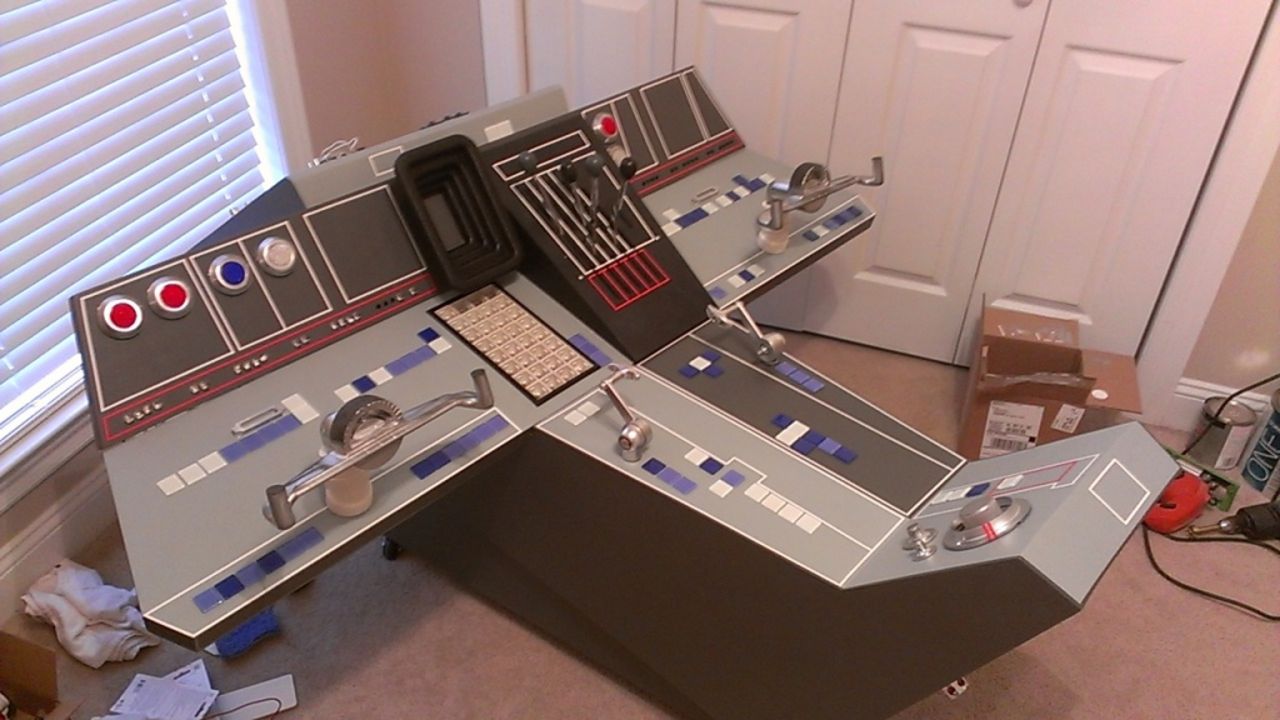 Snubbe bygger replika av Millenium Falcon