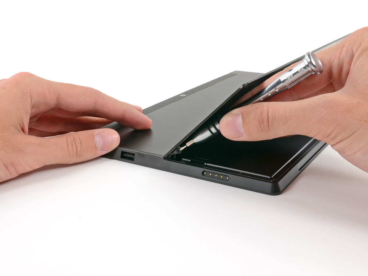 iFixit skruvar isär Microsoft Surface