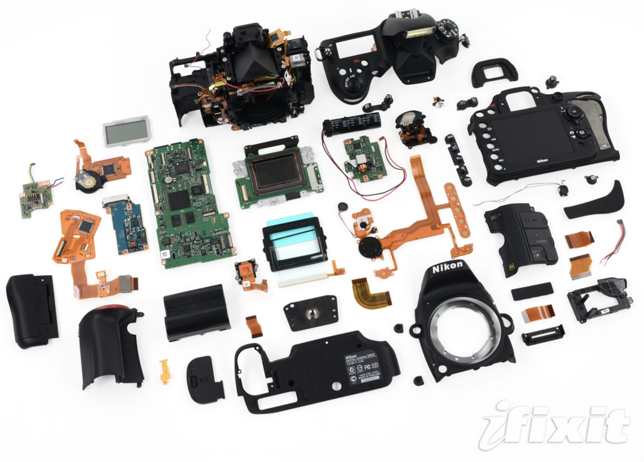 iFixit plockar sönder Nikon D600