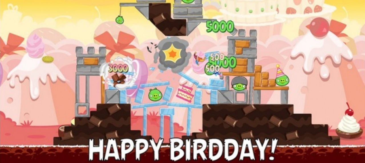 Arga fågel röd fyller tre bast idag