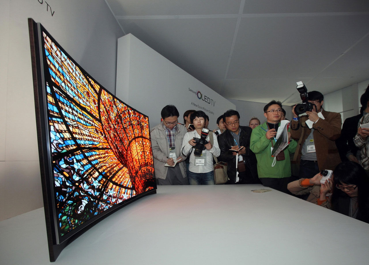 Samsung visar böjd OLED-TV