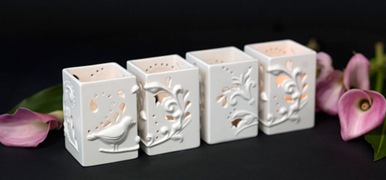 Lekfull och kvinnligt snirklig ornamentik