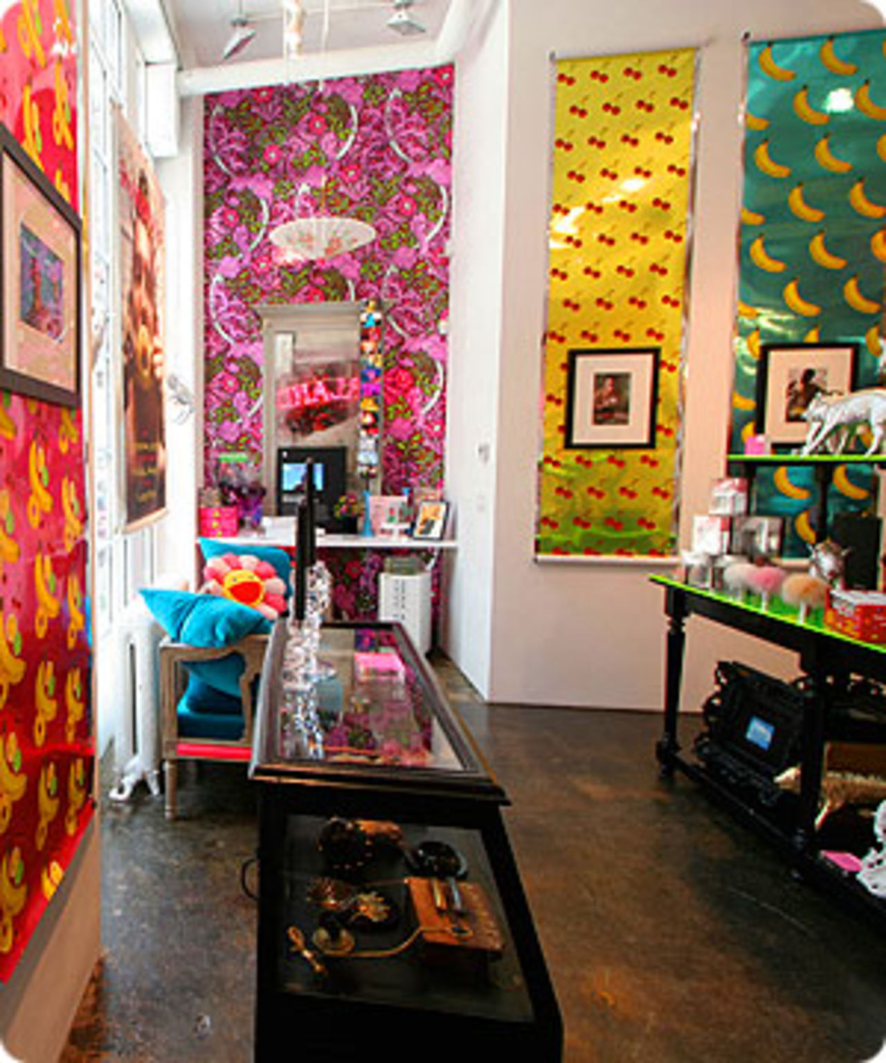 Skrapa och lukta på väggen