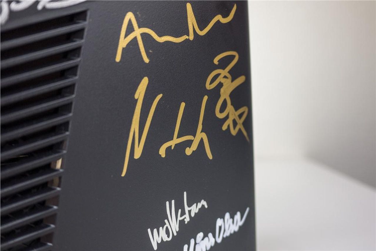 Xbox nummer tre signerad av Minecraft-gänget