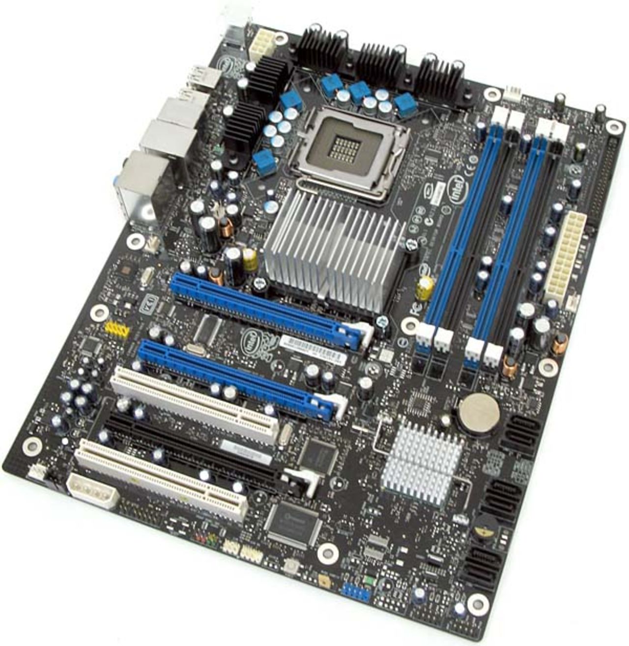 Intel ska sluta tillverka egna moderkort