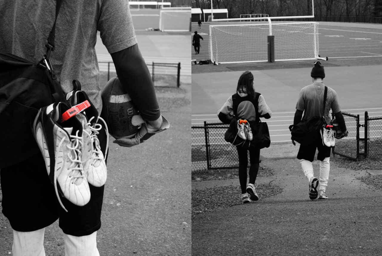 Häng skorna på väskan