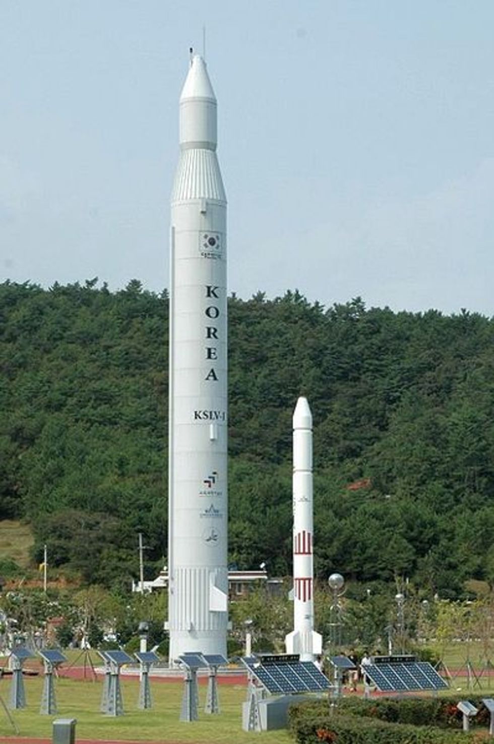Sydkorea får upp sin första satellit i rymden