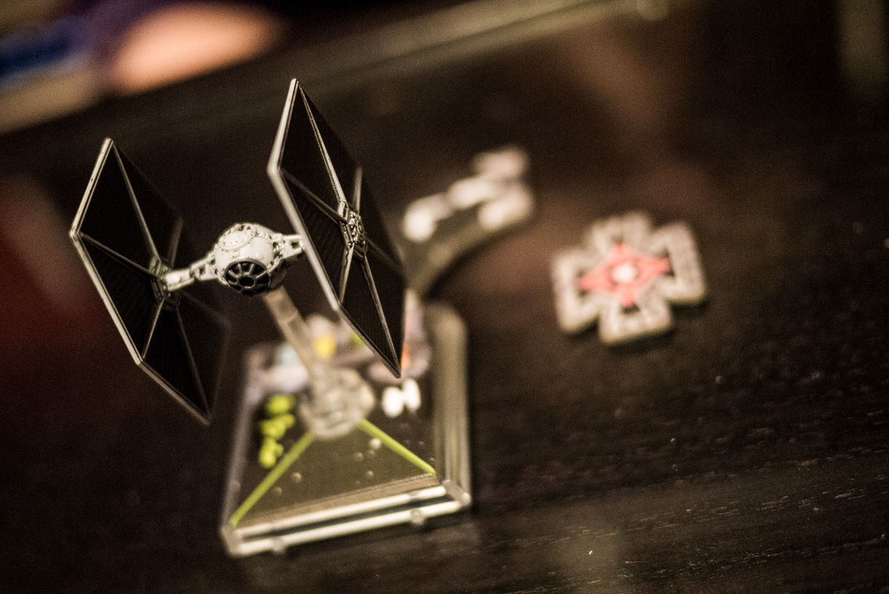 Test Vi spelar XWing från Fantasy Flight. Kul litet brädspel utan