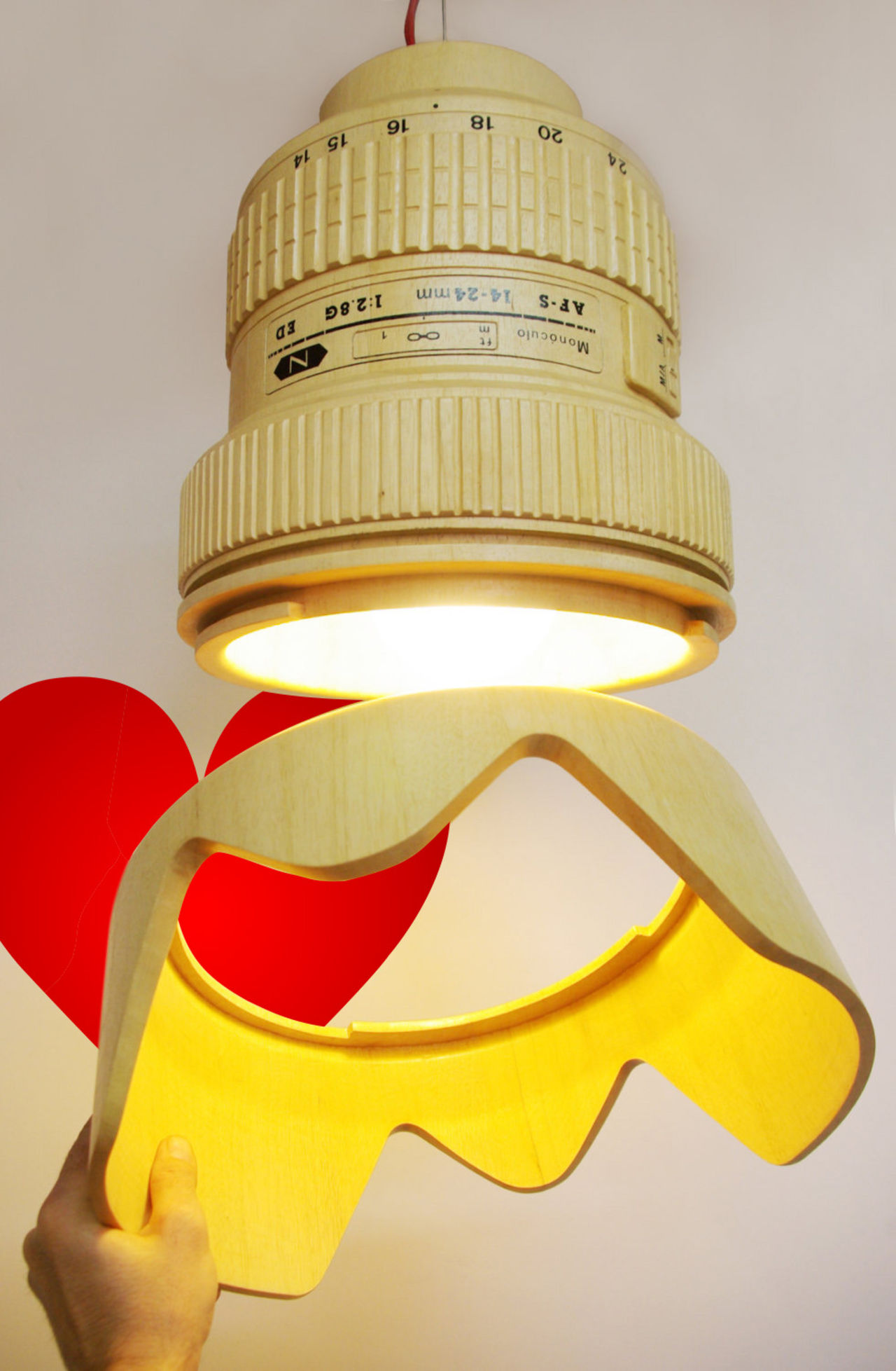 Objektivlampa i trä