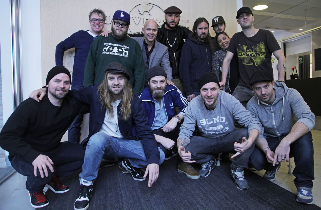 Hoffmaestro skriver på för Universal