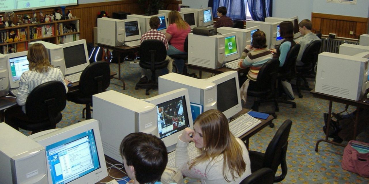 Microsoft försvarar sina intressen i klassrummet